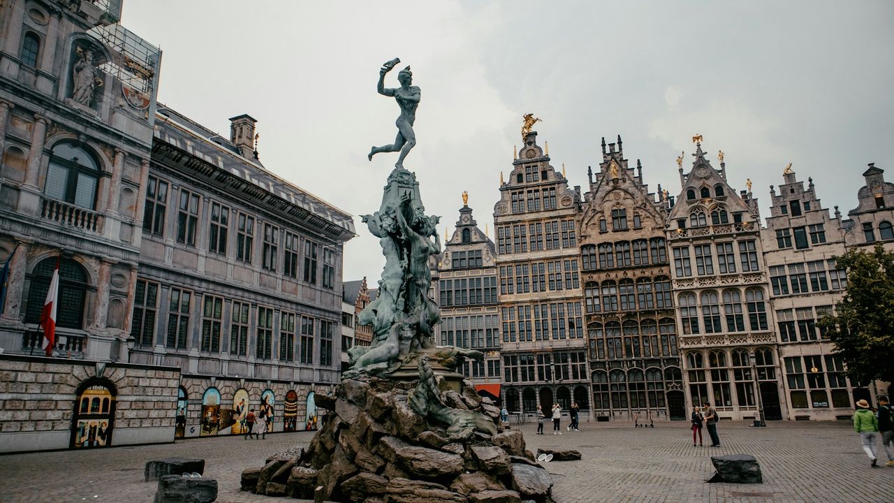 Vue d'Anvers avec la cathédrale Notre-Dame et l'Escaut