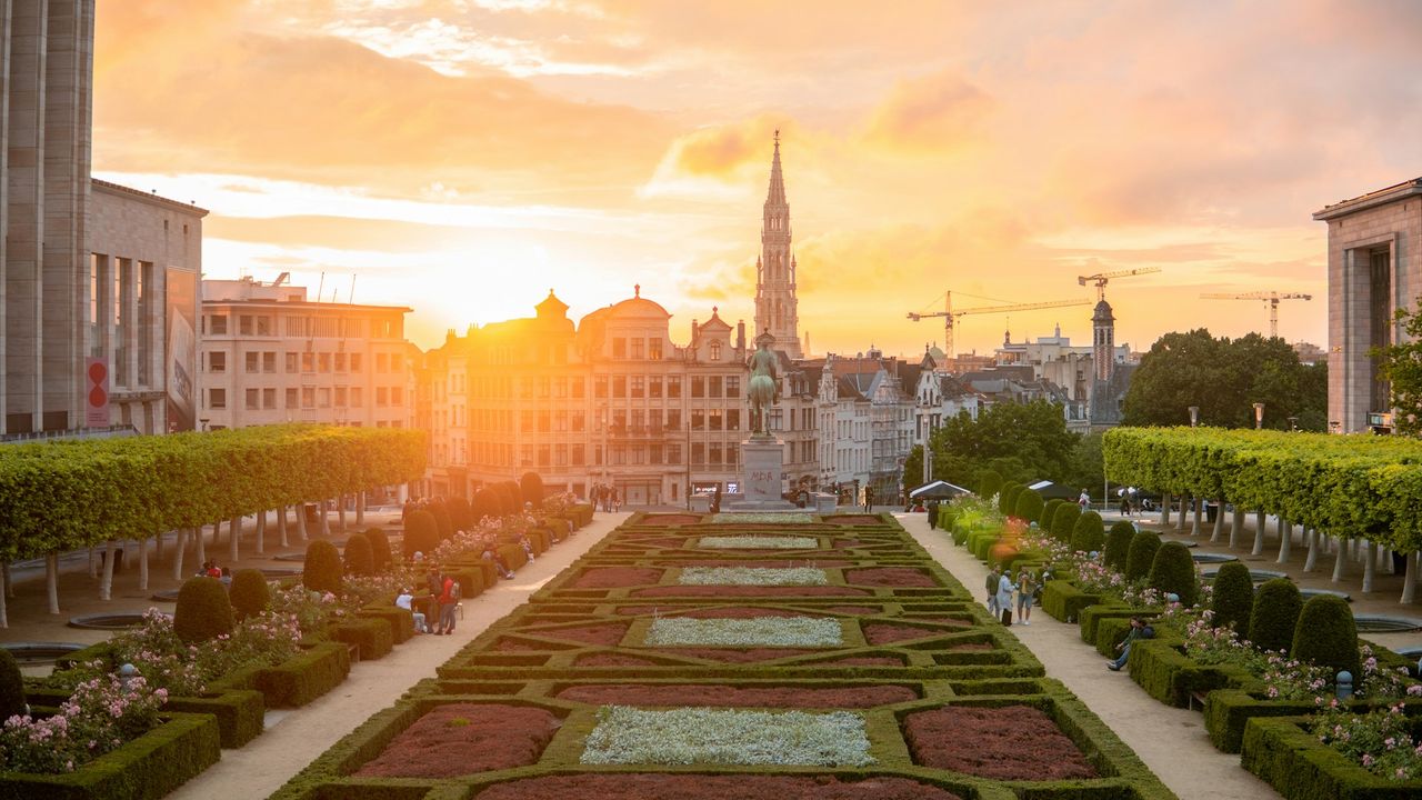 Vue de Bruxelles au coucher du soleil depuis le Mont des Arts