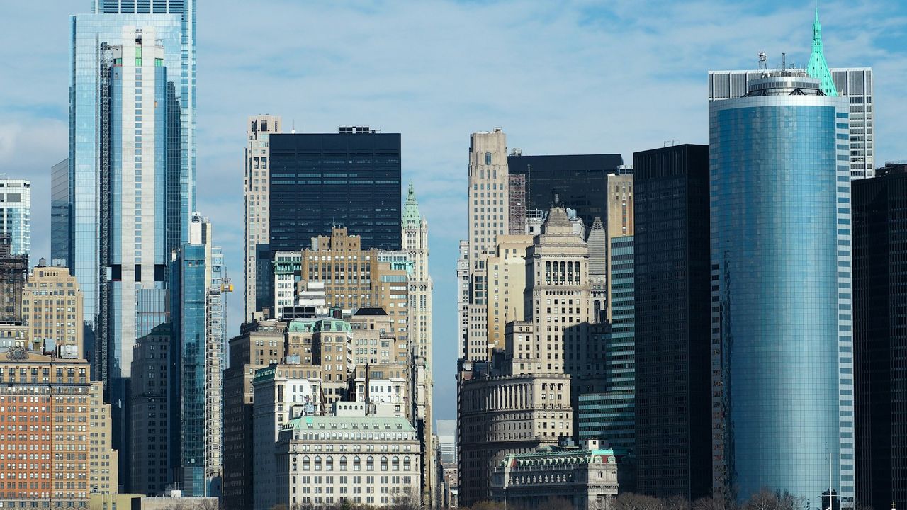 Lower Manhattan skyscrapers viewed from the water
